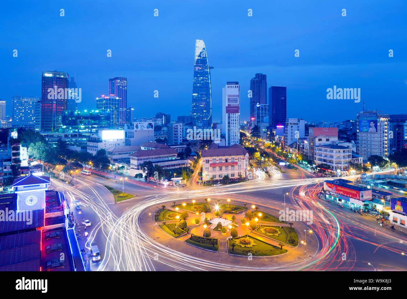 El área de mercado Ben Thanh y Bitexco Financial Tower, Ciudad Ho Chi Minh (Saigón), Vietnam, Indochina, en el sudeste de Asia, Asia Foto de stock