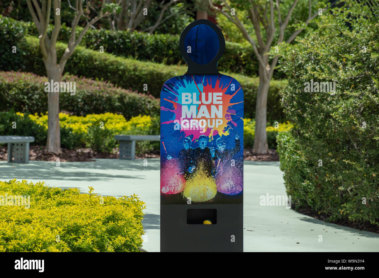 Orlando, Florida. Agosto 07, 2019. Signo de Blue Man Group en Universal Studios Area.. Foto de stock