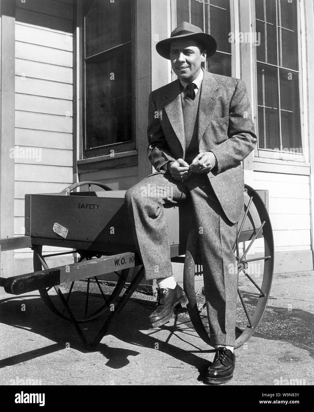 William Eythe, en el plató de la película, 'agente', Paramount Pictures, 1949 Foto de stock