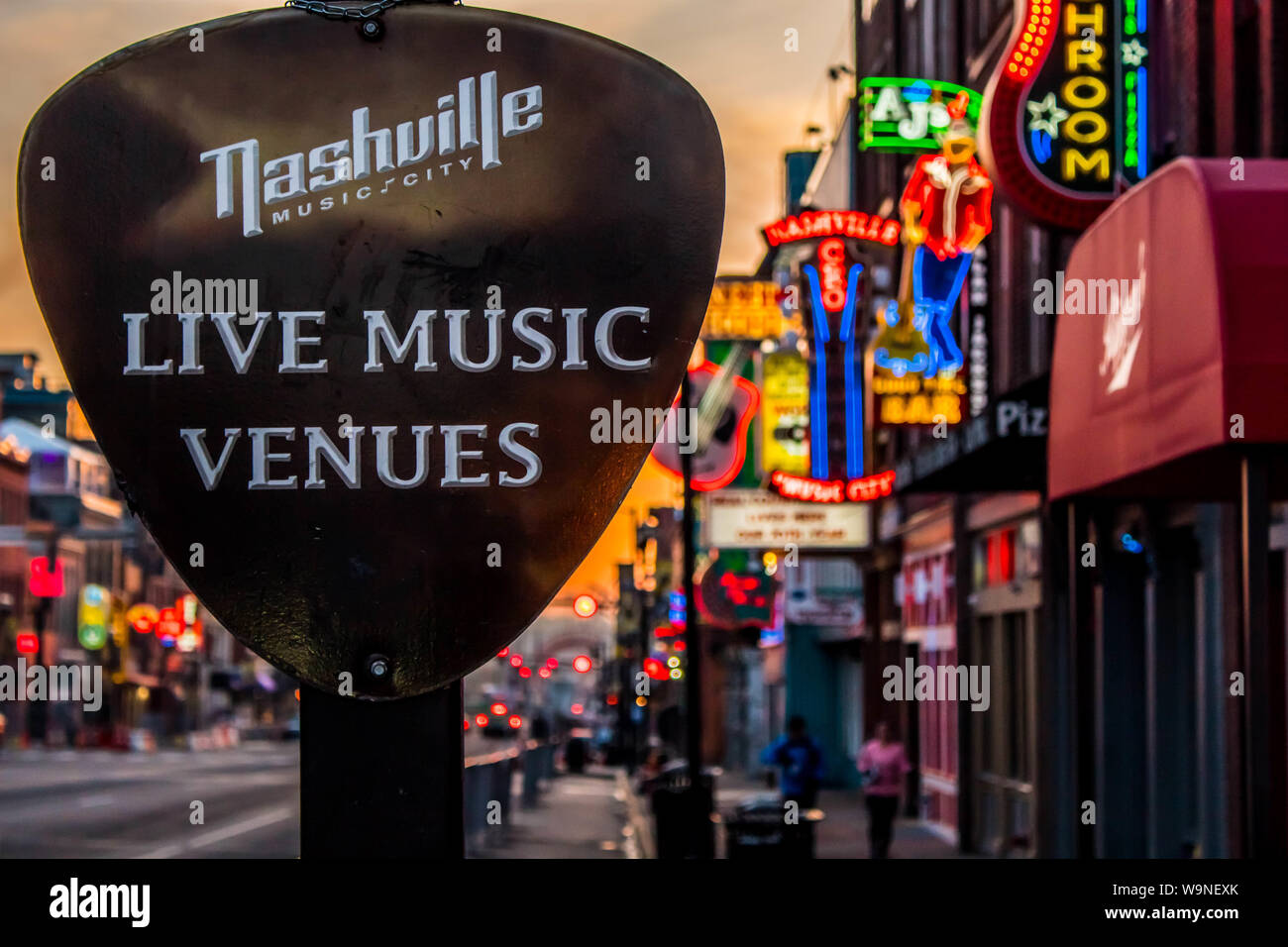 Temprano en la mañana la foto del cartel "sala de música en vivo de Nashville Downtown Nashville TN 04/02/2018 Foto de stock