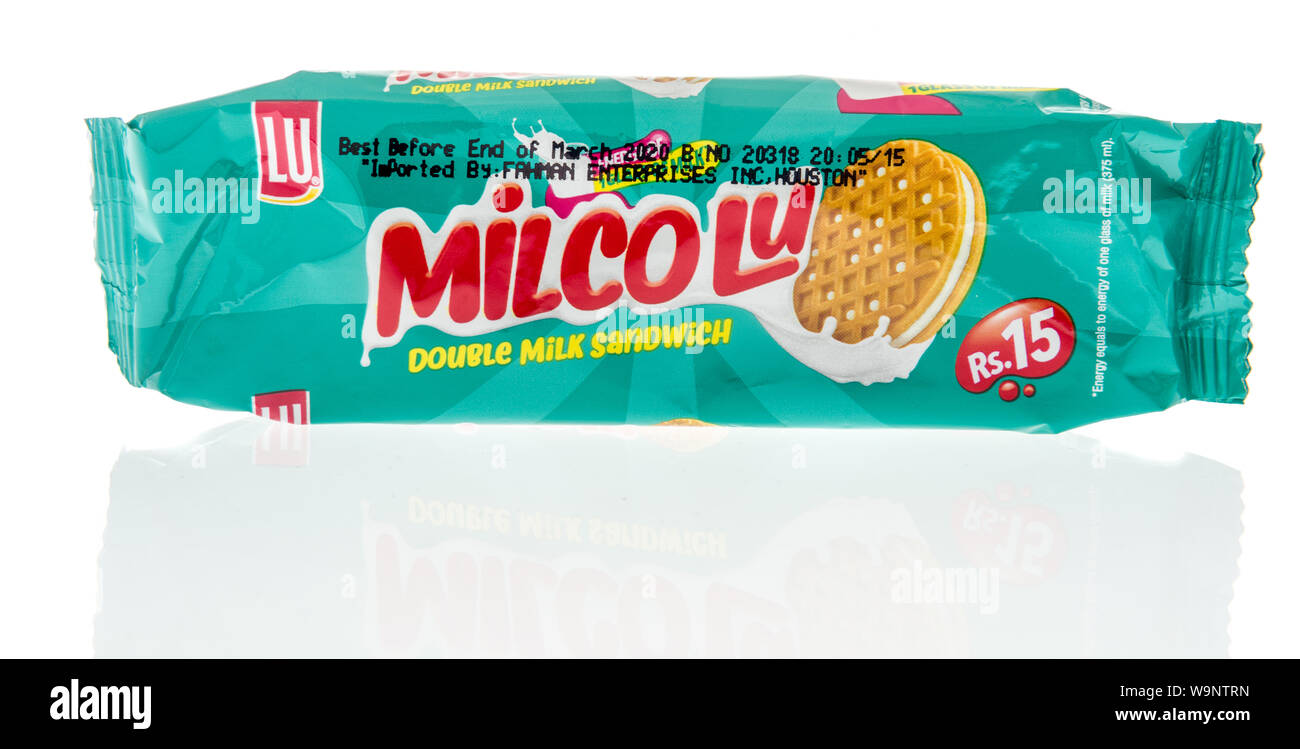 Winneconne, WI - 12 de agosto de 2019 : un paquete de Lu Lu Milco doble  sandwich de leche cookies en un fondo aislado Fotografía de stock - Alamy