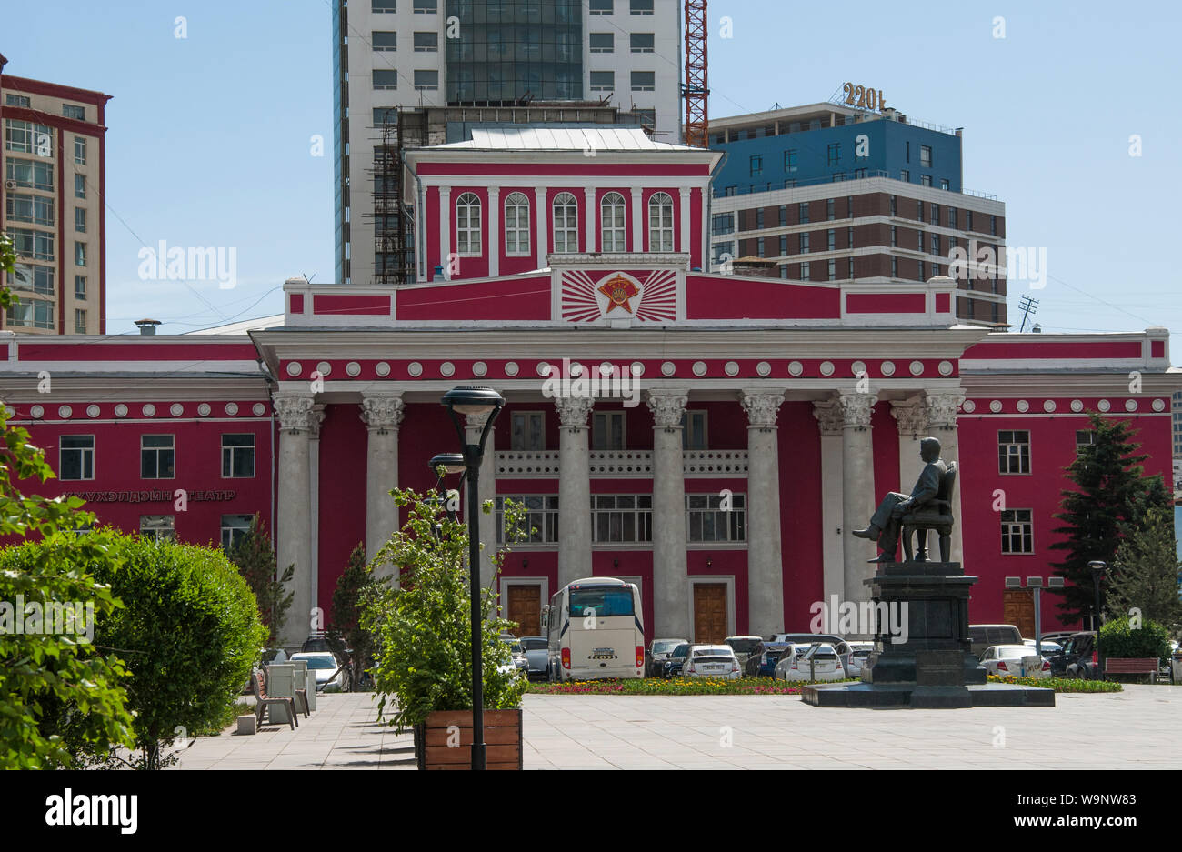 Estado del teatro infantil y juvenil, el lugar para el Tumen Ekh Canción y Dance Ensemble en Ulaanbaatar, Mongolia Foto de stock