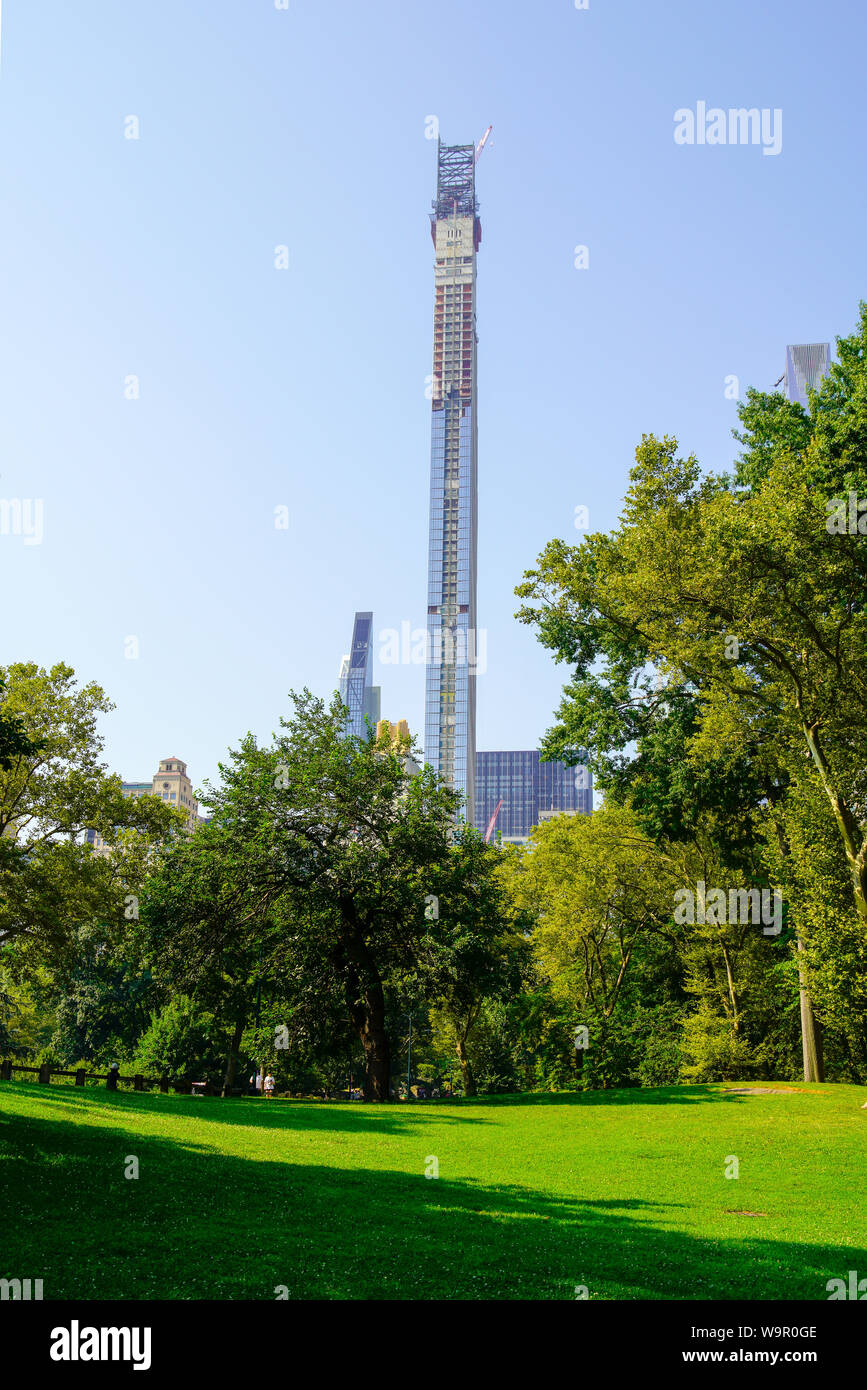 Central Park y la construcción de la torre Steinway, Manhattan, Ciudad de Nueva York, EE.UU. Foto de stock