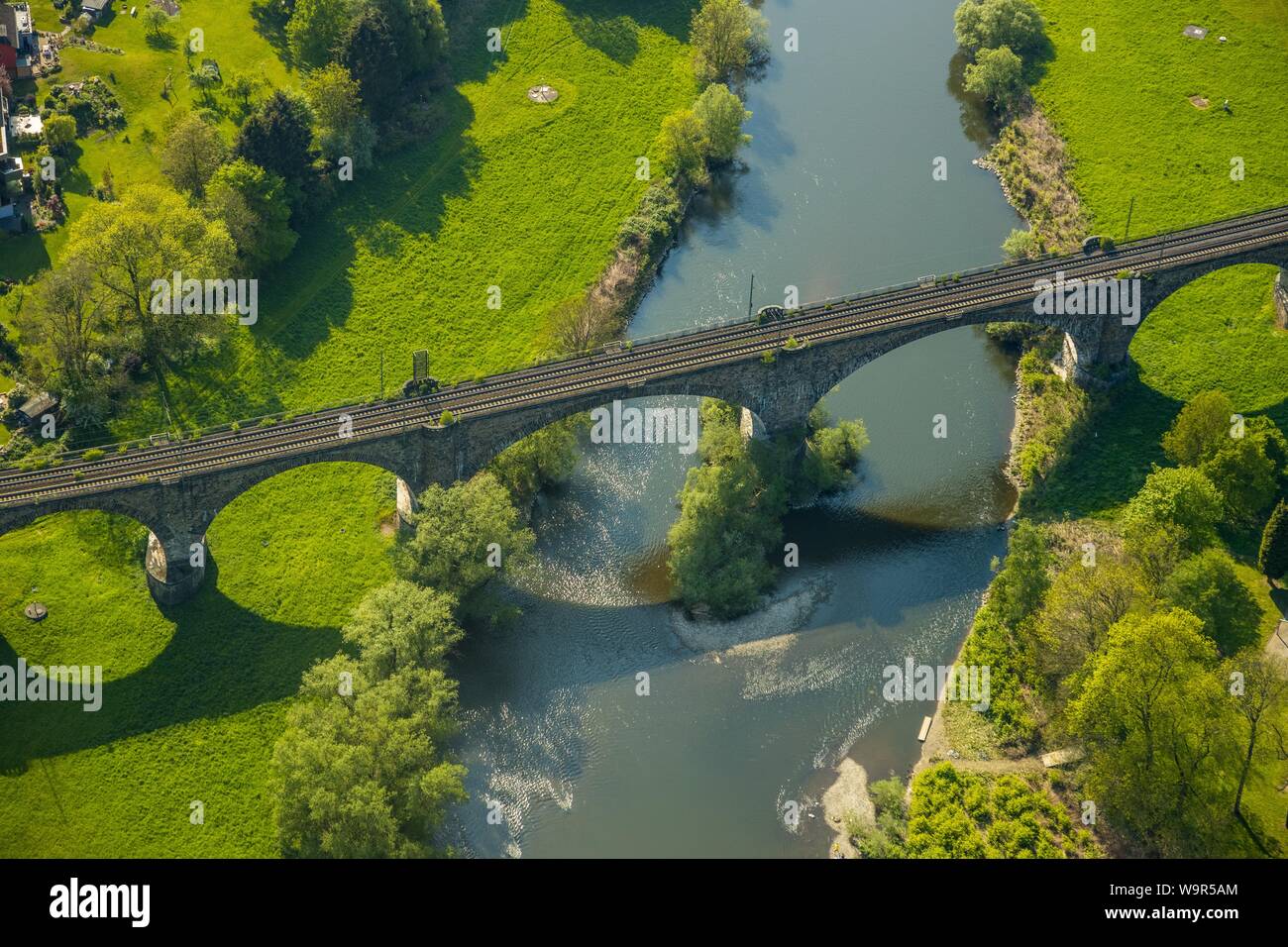 Vista aérea, Ruhr viaducto sobre la Cuenca del Ruhr, puente de ferrocarril, valle de Ruhr, Witten, área de Ruhr, Renania del Norte-Westfalia, Alemania Foto de stock