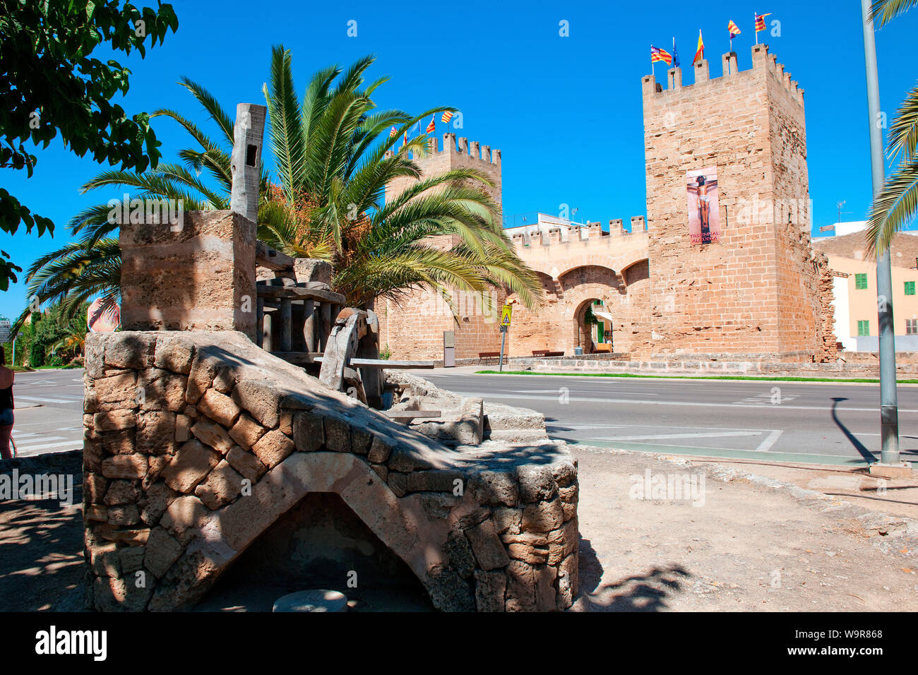 Puerta de la ciudad, Alcudia, Mallorca, Islas Baleares, España, Europa Foto de stock