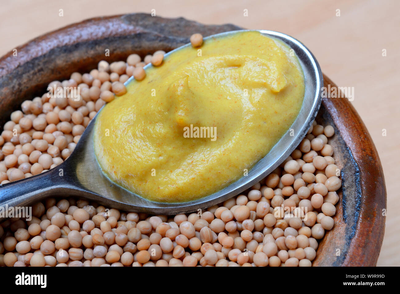 La semilla de mostaza y mostaza. Foto de stock