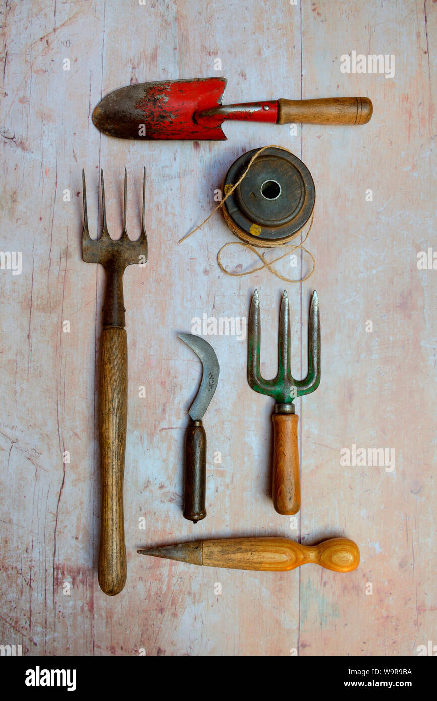 Varias herramientas de jardinería Foto de stock