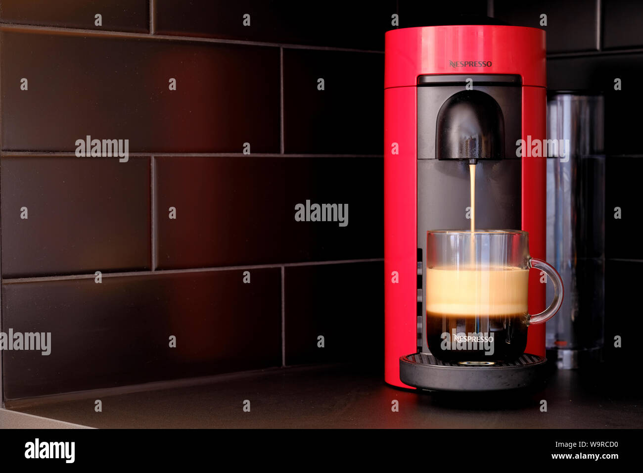 Nespresso coffee machine fotografías e imágenes de alta resolución - Alamy