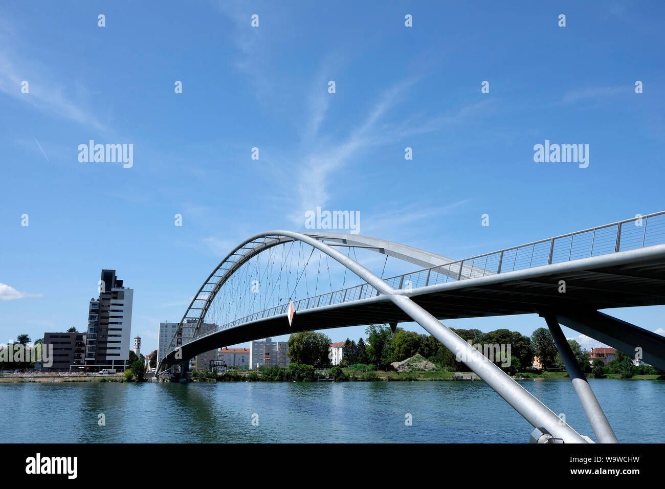 A la vista de los tres países puente que une las localidades de Huningue en  Francia con la localidad alemana de Weil-Am-Rhein Fotografía de stock -  Alamy
