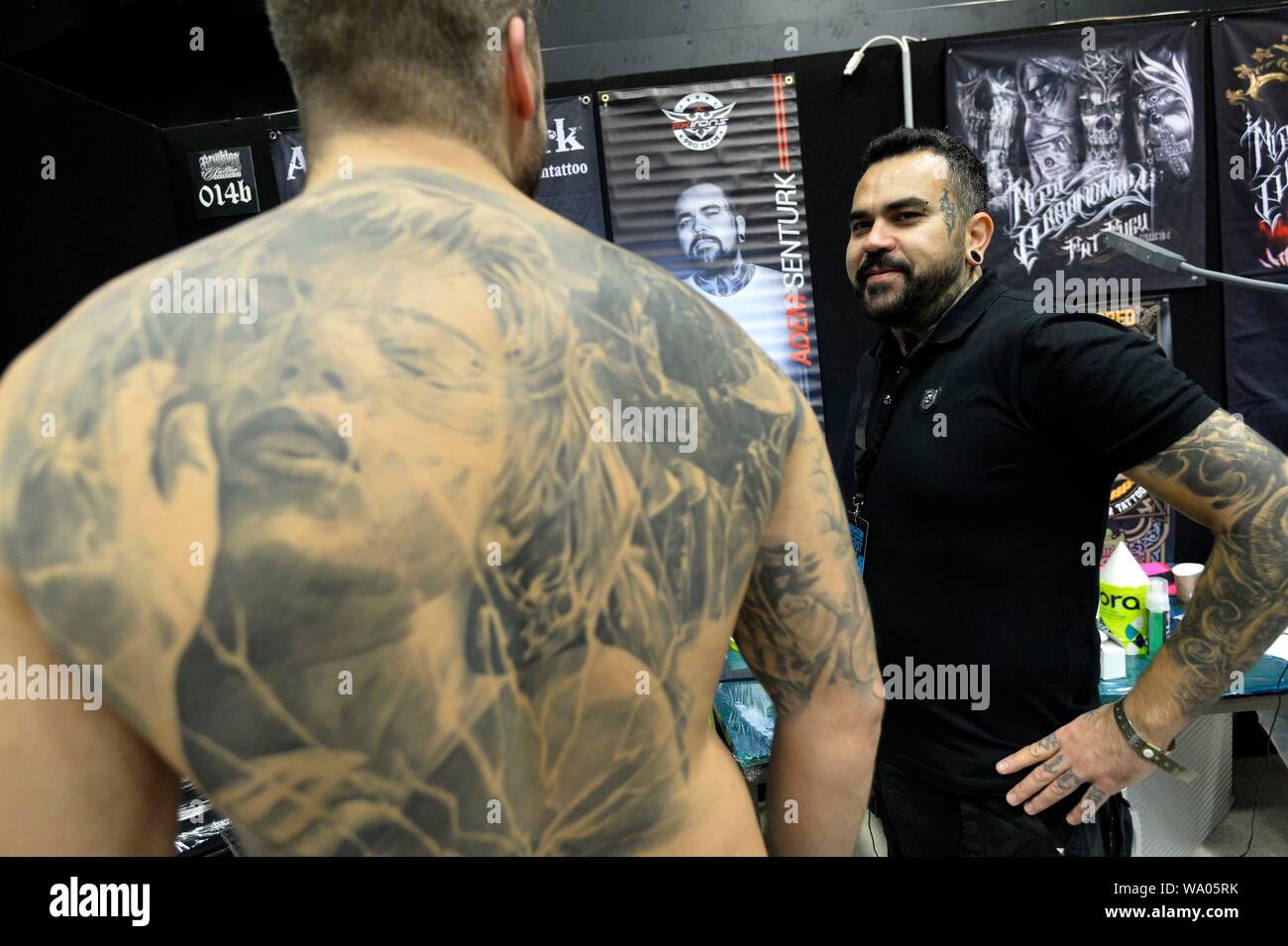 Brighton Tattoo Convention Center 2019 Foto:Terry Applin Foto de stock