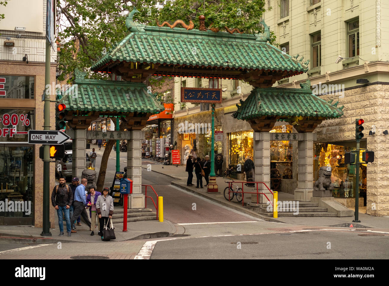 San francisco california chinatown gate fotografías e imágenes de alta  resolución - Alamy
