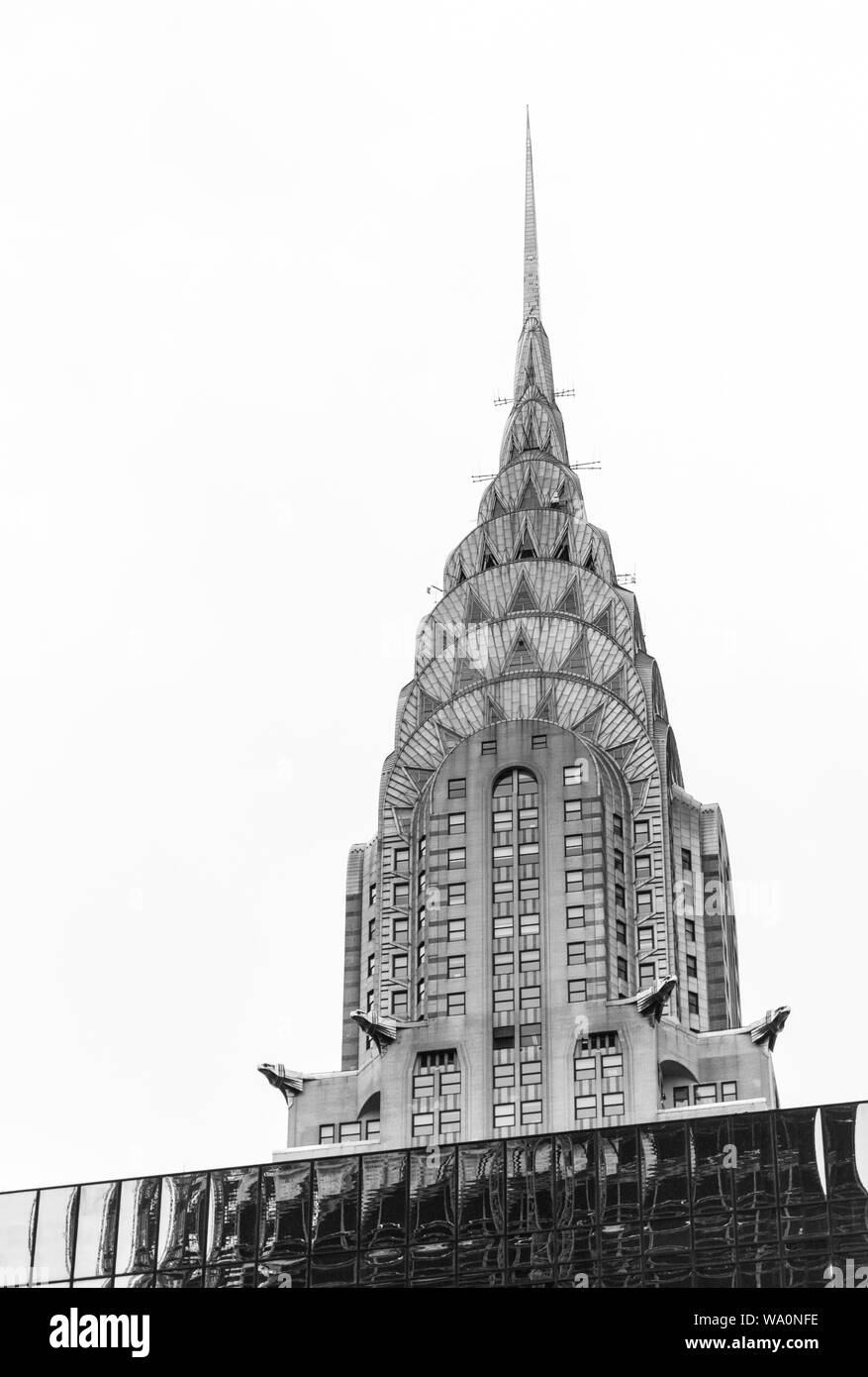 Una fotografía en blanco y negro del edificio Chrysler torre. Foto de stock