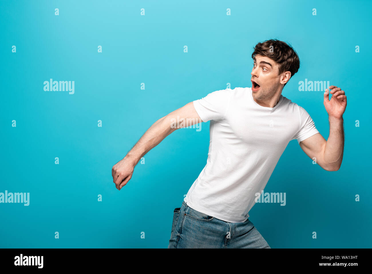 Corriendo asustado fotografías e imágenes de alta resolución Alamy