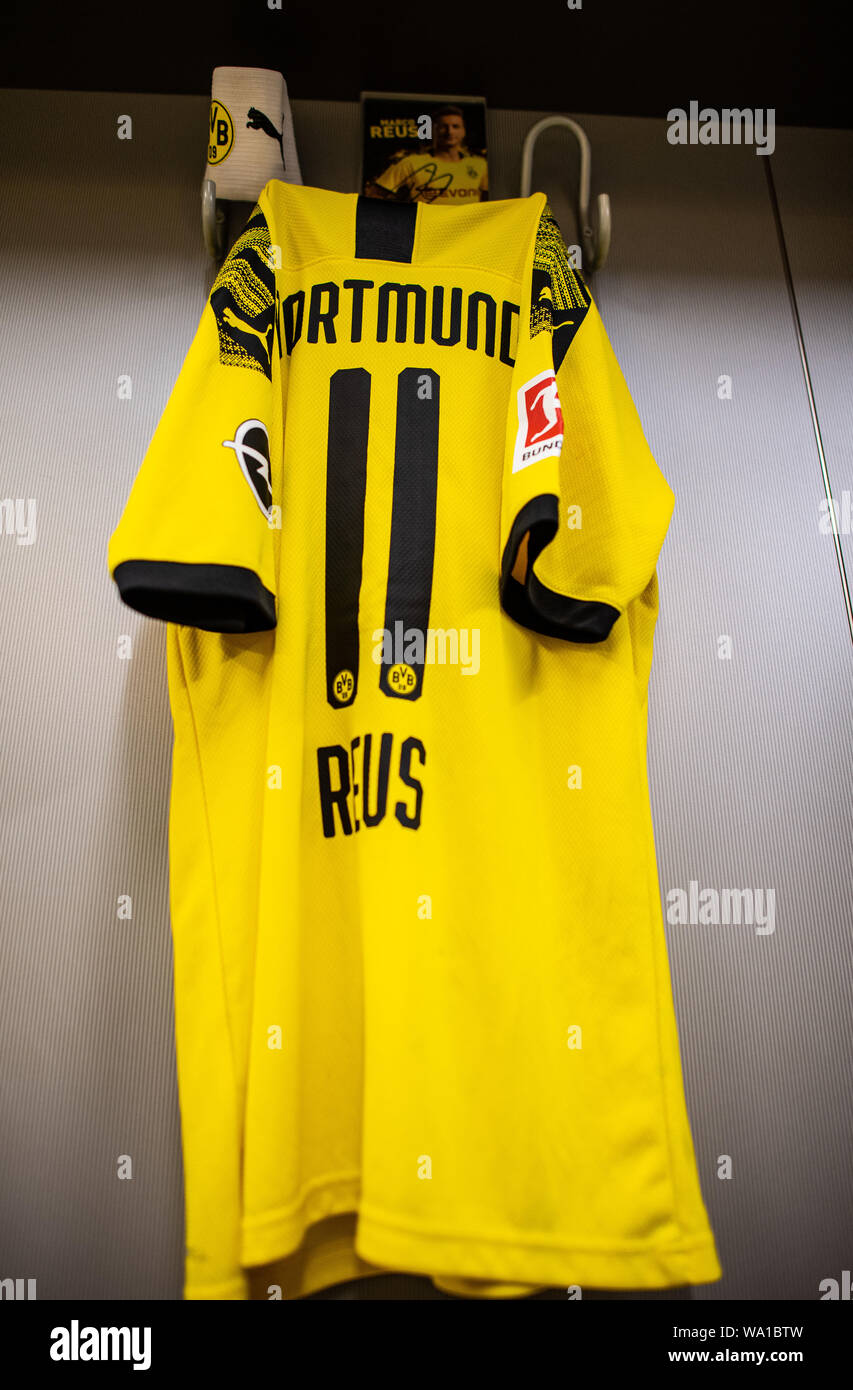 Dortmund, Alemania. 14 Aug, 2019. Fútbol: Bundesliga. En el equipo de la  cabina de la camiseta del Borussia Dortmund Dortmund Marco Reus se cuelga  en la pared y el capitán del equipo