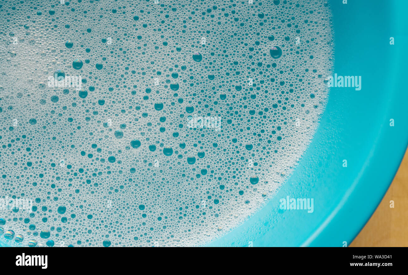 agua jabonosa y espuma Fotografía de stock - Alamy