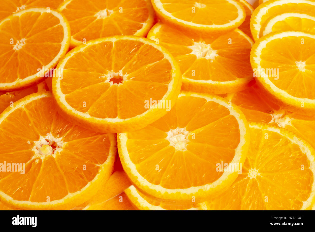 Cerrar fondos y texturados de frutas de naranja en la pieza. El resultado es agridulce o dulce. Contiene calcio, potasio, vitamina A y C. Foto de stock