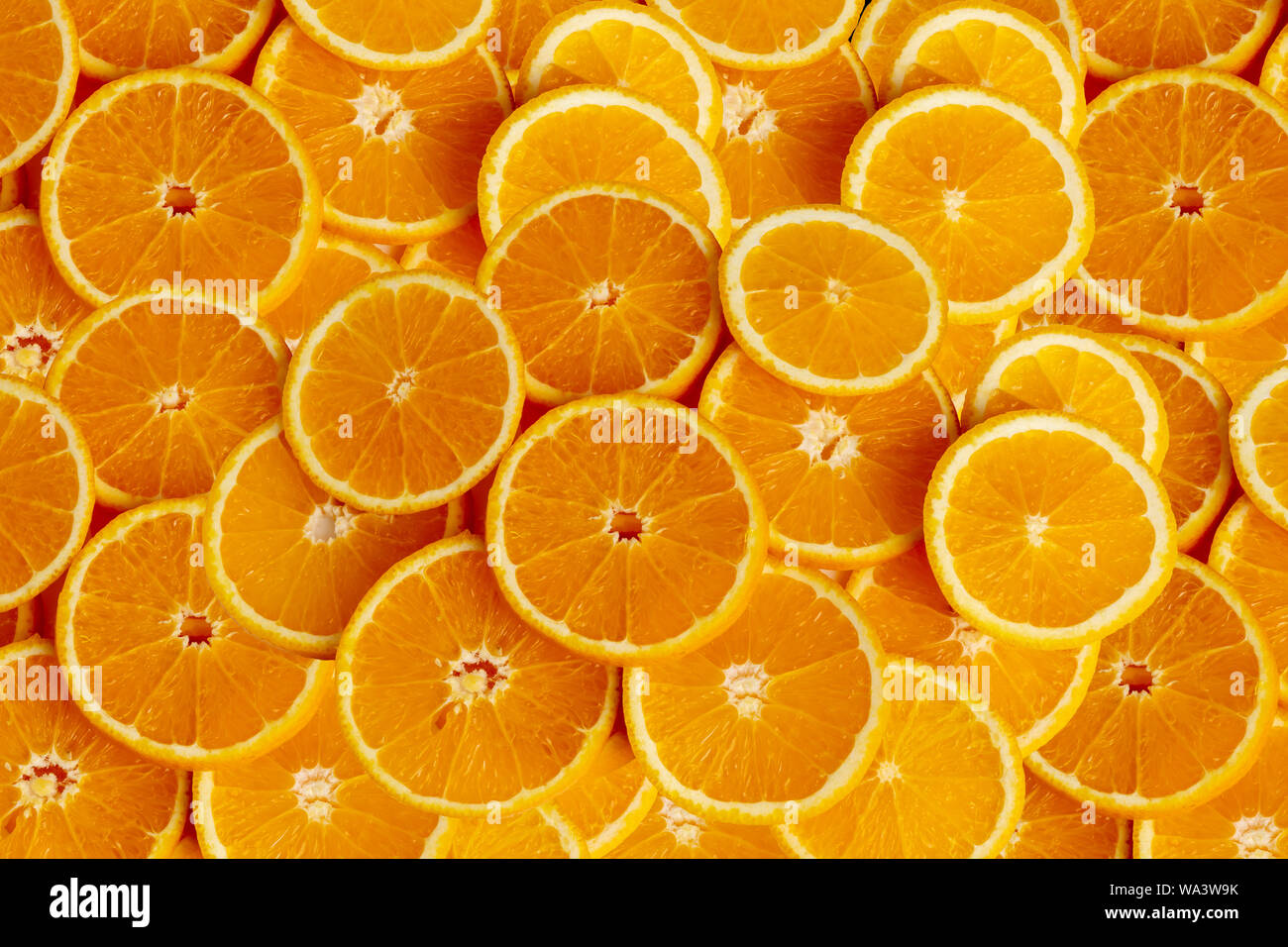 Frutas de naranja de fotograma completo y la textura de fondo. El resultado es agridulce o dulce. Contiene calcio, potasio, vitamina A y C. Foto de stock