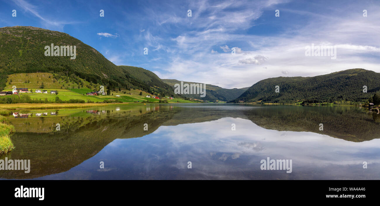 Vistas sobre el lago Dalavatnet Foto de stock