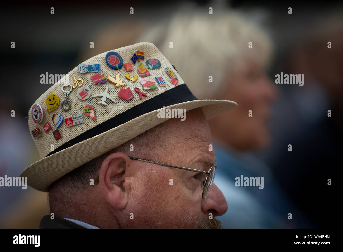 Un sombrero de protesta en el Berlin Gegen nazi de demostración en Alexanderplatz, Berlín, Alemania. Foto de stock