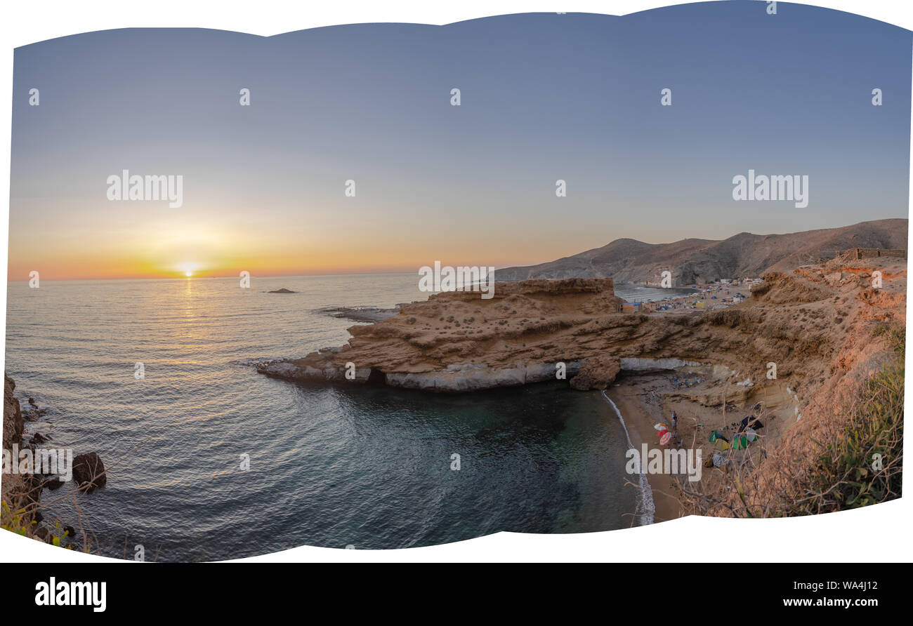 Puesta de sol en el Mar Mediterráneo, Nador, Marruecos Foto de stock