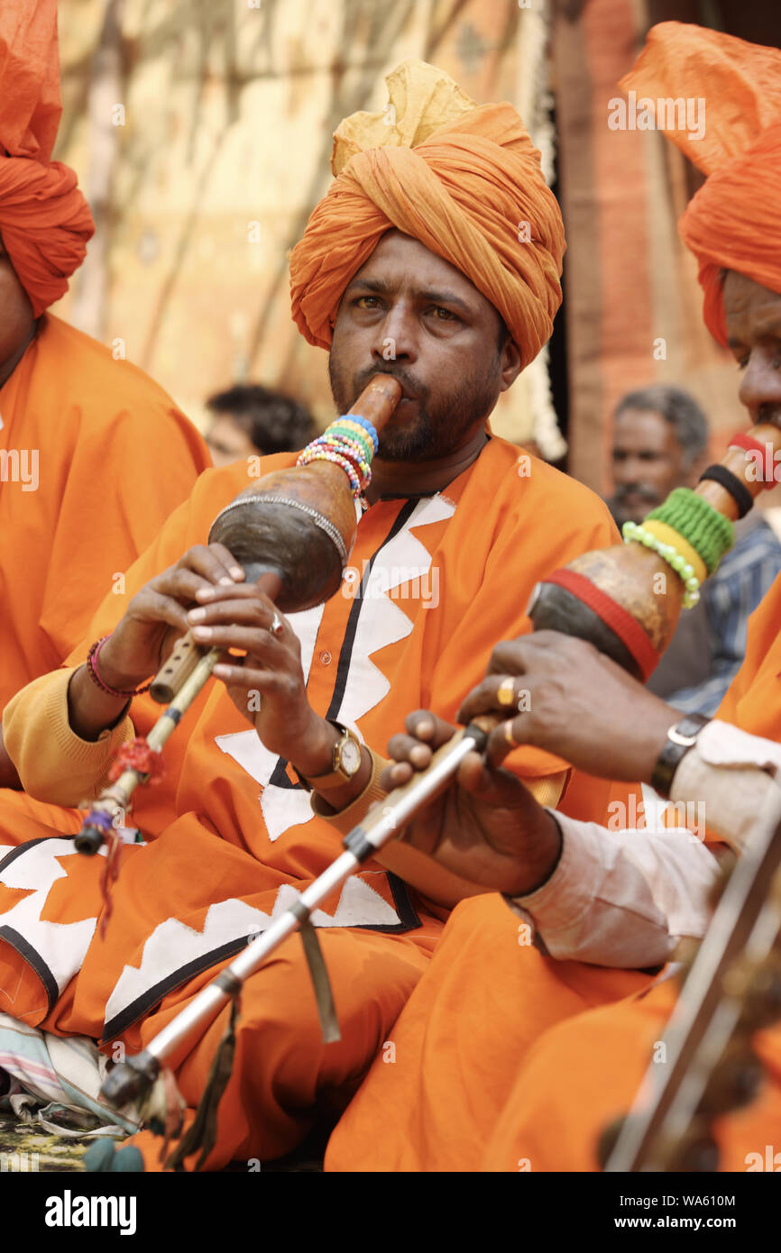 Grupo de músicos tocando en Surajkund pungi Crafts Mela, Surajkund, Faridabad Haryana, India Foto de stock