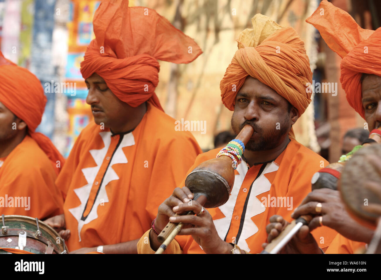 Grupo de músicos tocando en Surajkund pungi Crafts Mela, Surajkund, Faridabad Haryana, India Foto de stock