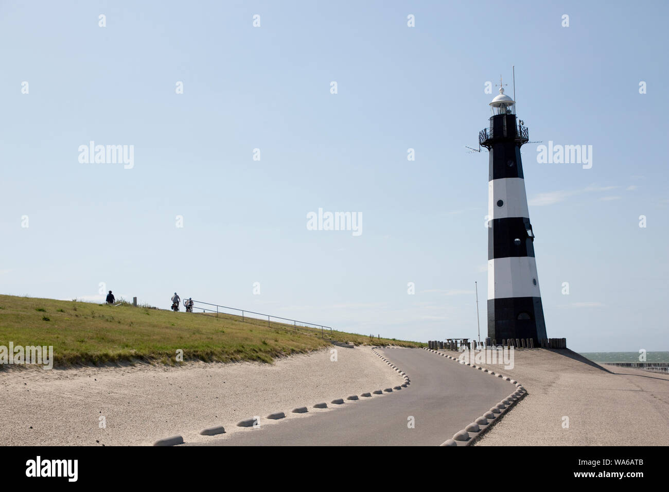 Leuchtturm am Sandstrand, Breskens, Zeeland, Niederlande Foto de stock
