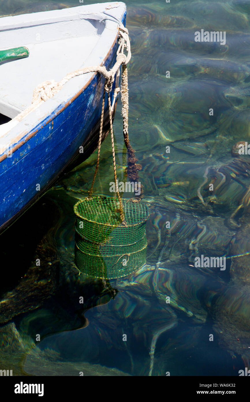 Canasta de pesca fotografías e imágenes de alta resolución - Alamy