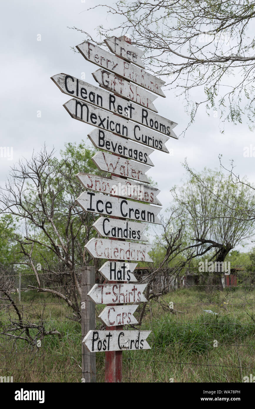 Un signo en la humilde estación de ferry para la mano sacó los Ebanos