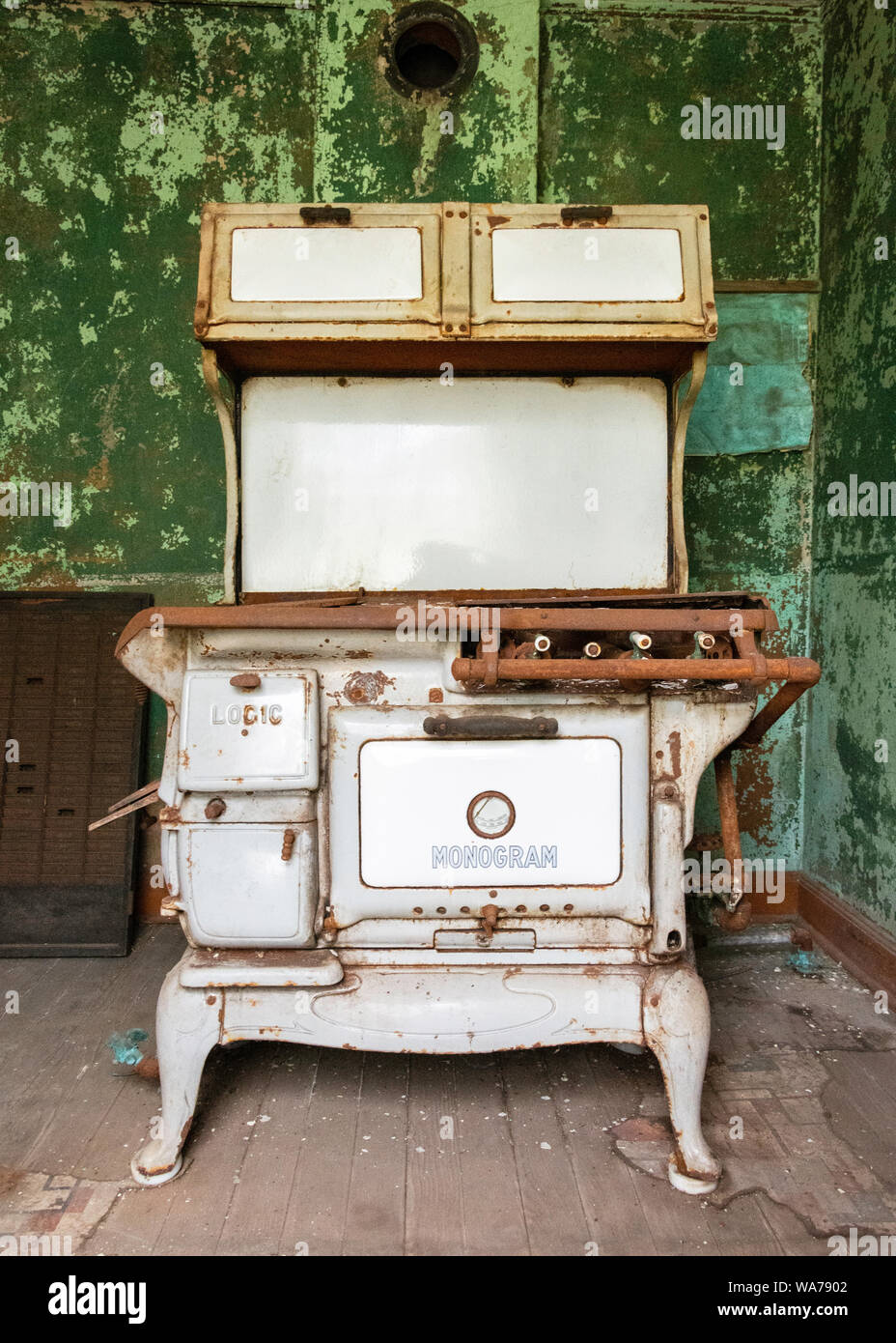 Antique Gas estufa y horno, c. 1920 Fotografía de stock - Alamy