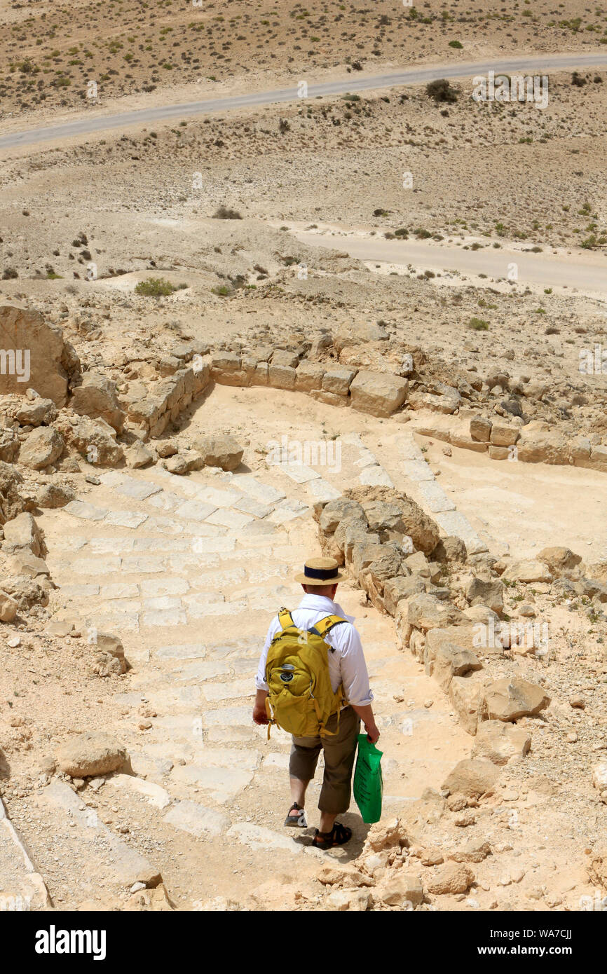 Peregrinación en Tierra Santa. Caminar en el desierto de Negev. Israël. Foto de stock