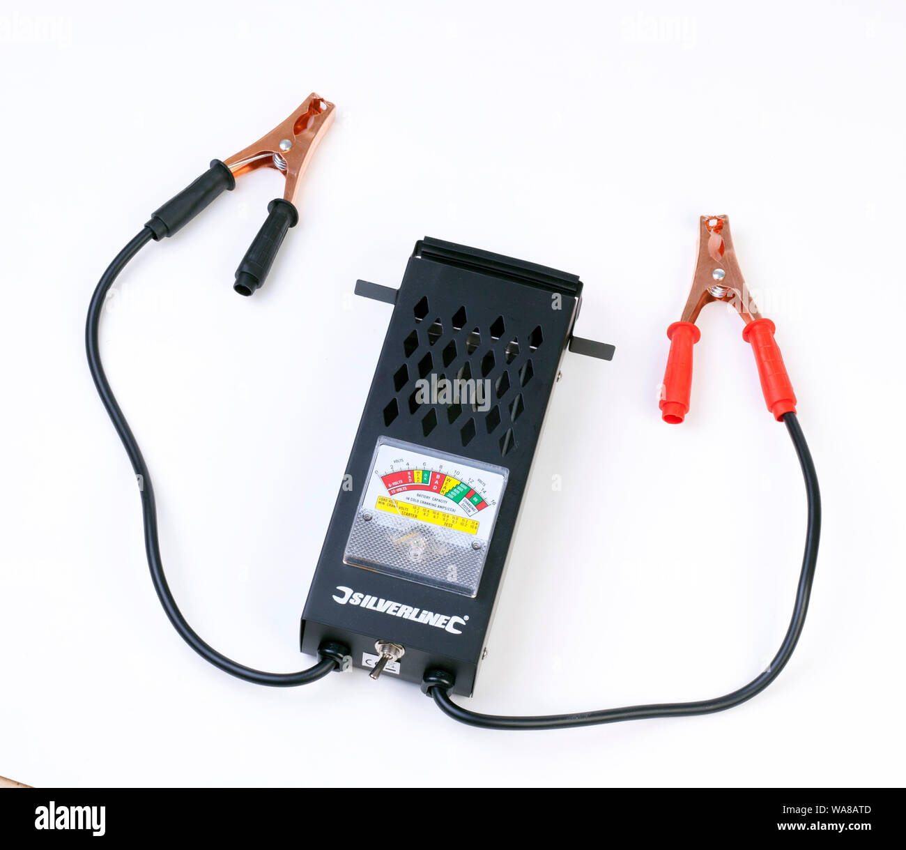 Comprobador de baterías de coche usado para verificar su estado Fotografía  de stock - Alamy