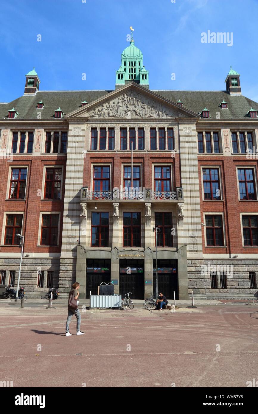 AMSTERDAM, Holanda - Julio 9, 2017: el edificio de la Bolsa Euronext de  Amsterdam. Euronext NV es una bolsa europea en Amsterdam, Bruselas, baja  Fotografía de stock - Alamy