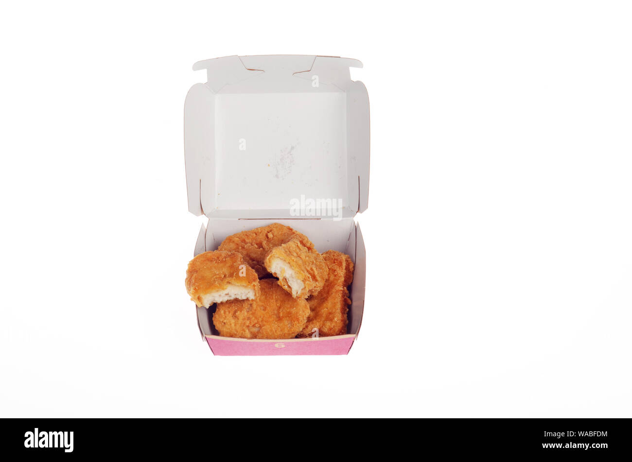 McDonald's 6 pedazo chicken mcnuggets cuadro abierto mostrando nuggets con picaduras sacado Foto de stock