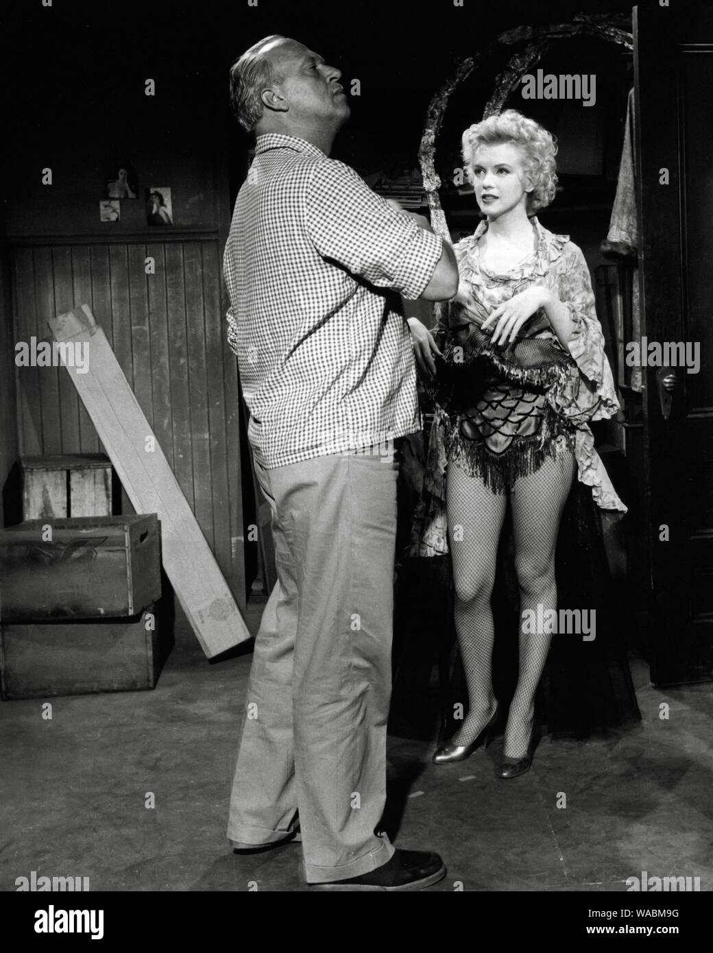 Director Joshua Logan, Marilyn Monroe, 'Bus Stop' (1956), 20th Century Fox Archivo de referencia # 33848-153THA Foto de stock