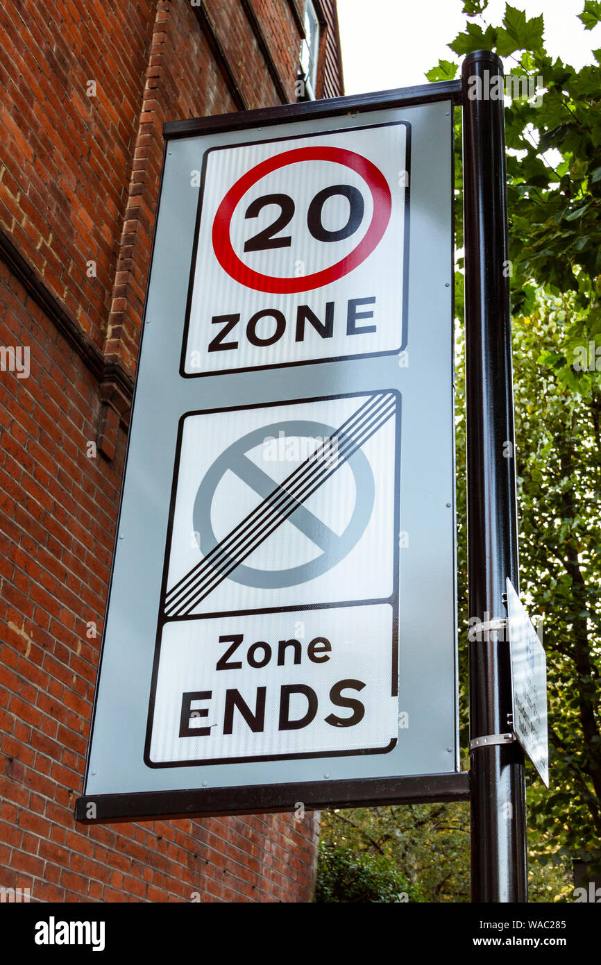 Señal de límite de velocidad en una zona de 20mph, Islington, Londres, Reino Unido. Foto de stock