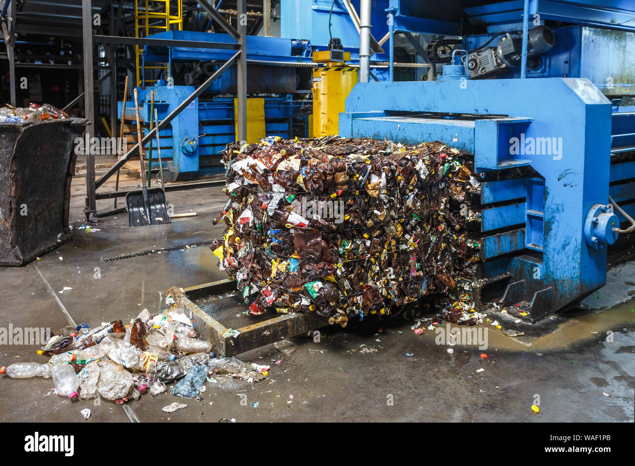 Separating garbage fotografías e imágenes de alta resolución Alamy