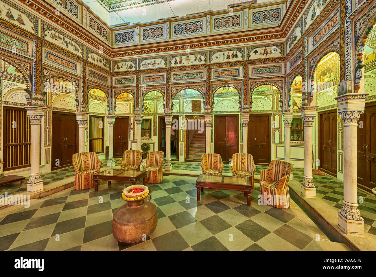 Interior de fuerte disparo decorado Hotel Heritage Mandawa, región de Shekhawati, Rajasthan, India Foto de stock