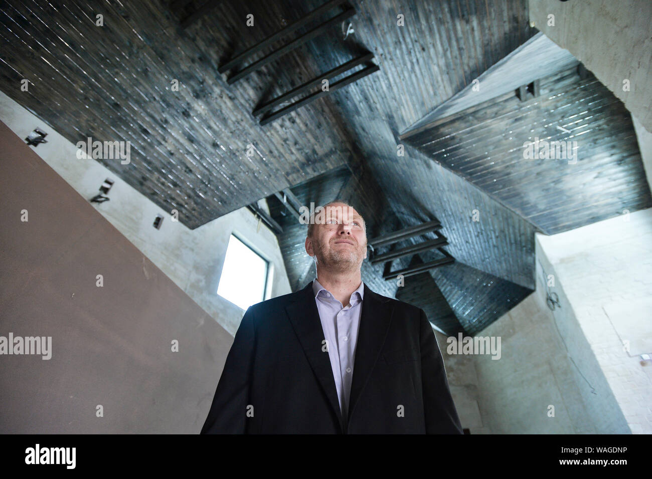 En el lugar de nacimiento del estudiante Jan Palach en Vsetaty, República Checa, el 20 de agosto de 2019, de continuar las obras en el monumento, que será inaugurado en el último fin de semana de septiembre. Palach, un estudiante de la Universidad Charles la Facultad de Artes, se puso sobre el fuego en Praga el 16 de enero de 1969 en protesta contra la creciente letargo después del 21 de agosto de 1968 la Unión Soviética condujo a la invasión de Checoslovaquia. Murió de quemaduras mortales tres días más tarde, con 20 años de edad. En la foto se ve el Director del Museo Histórico, parte del Museo Nacional, Marek Junek. (CTK Foto/Michaela Rihova) Foto de stock