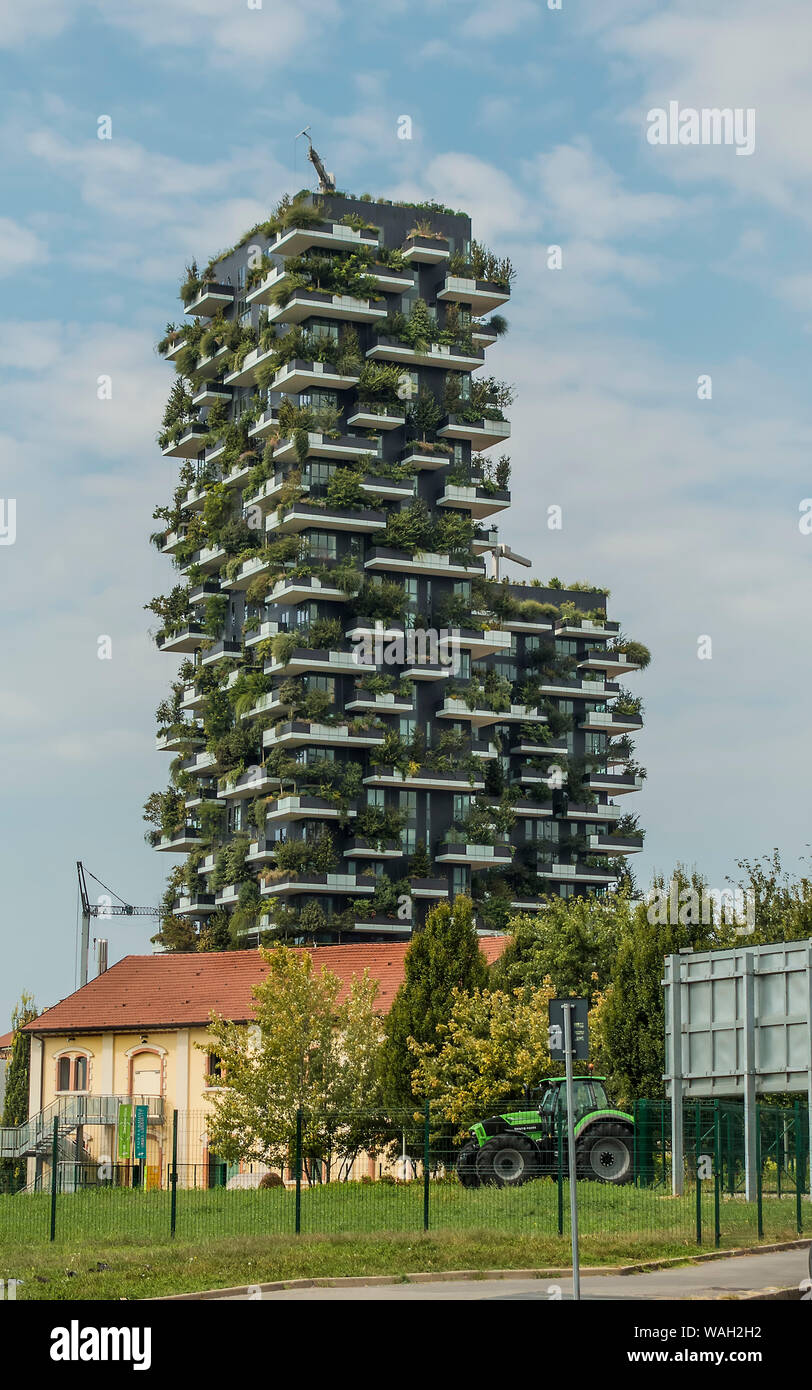 Edificio Forestal vertical Milán, Italia Foto de stock