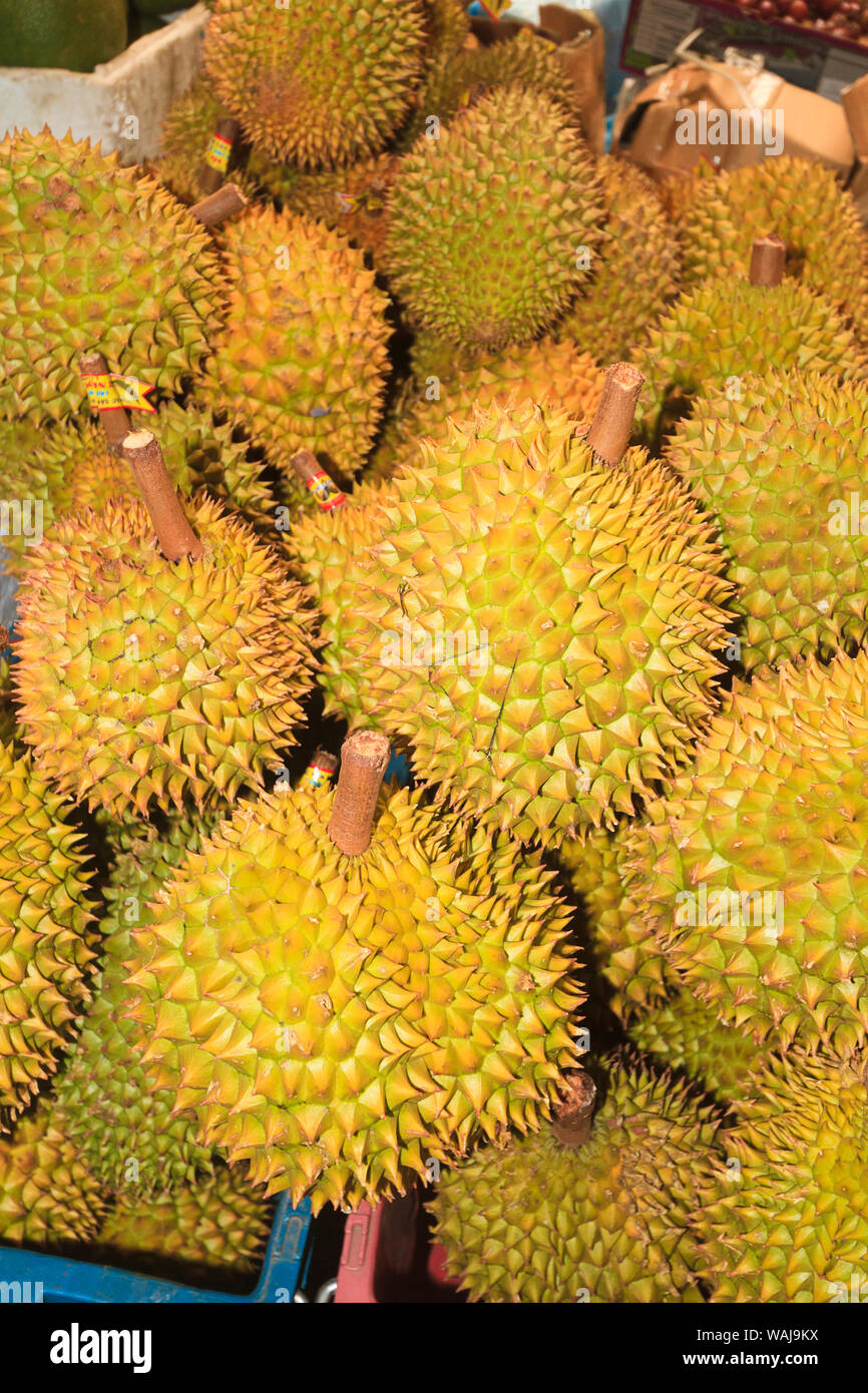 Hanoi, Vietnam. Durian, fruta muy dulce con un olor muy fuerte. Para la venta en el mercado de Hom, en el área de 36 calles, parte del casco antiguo de la ciudad. Foto de stock