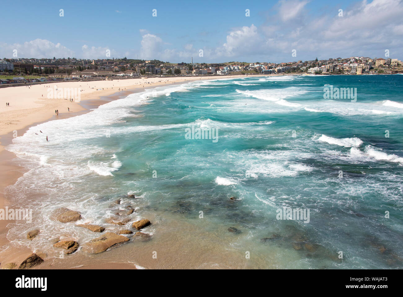 Australia, New South Wales, Sydney. Vista de la playa de Bondi, desde Bondi de Coogee caminata costera Foto de stock