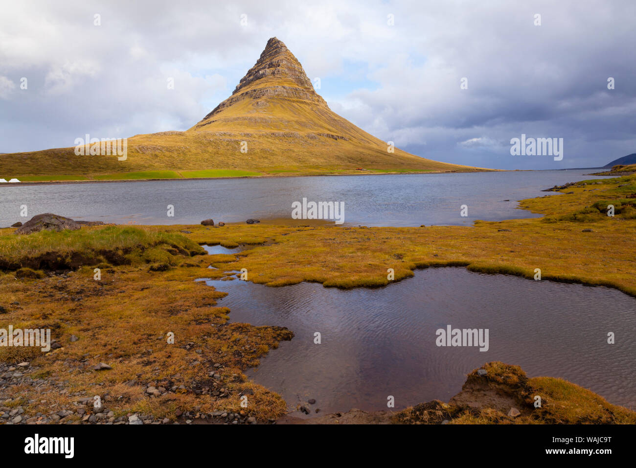 Kirkjufell, Grundarfjordur, península de Snaefellsnes, en el oeste de Islandia Foto de stock