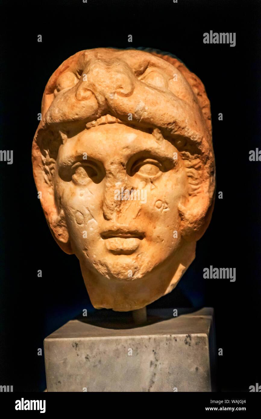 Cabeza de mármol de Alexander el gran busto, 300 BC, vestido con piel de león. Museo Arqueológico Nacional de Atenas, Grecia. Desde Keramikos. Rey macedonio creado uno de los grandes imperios de la historia. Foto de stock