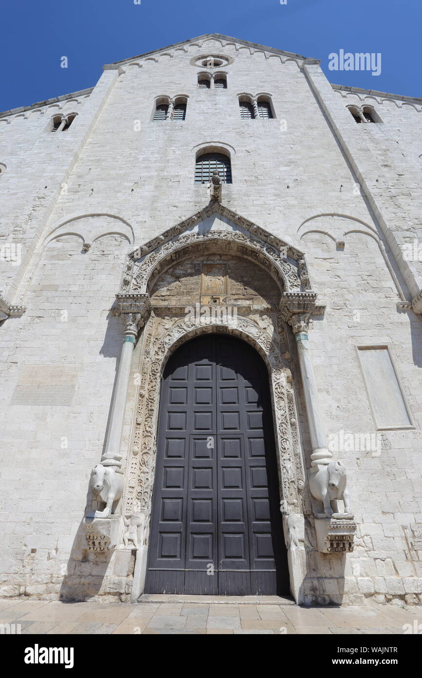 Bari, Italia - 15 de julio de 2019: la Basílica de San Nicola Foto de stock