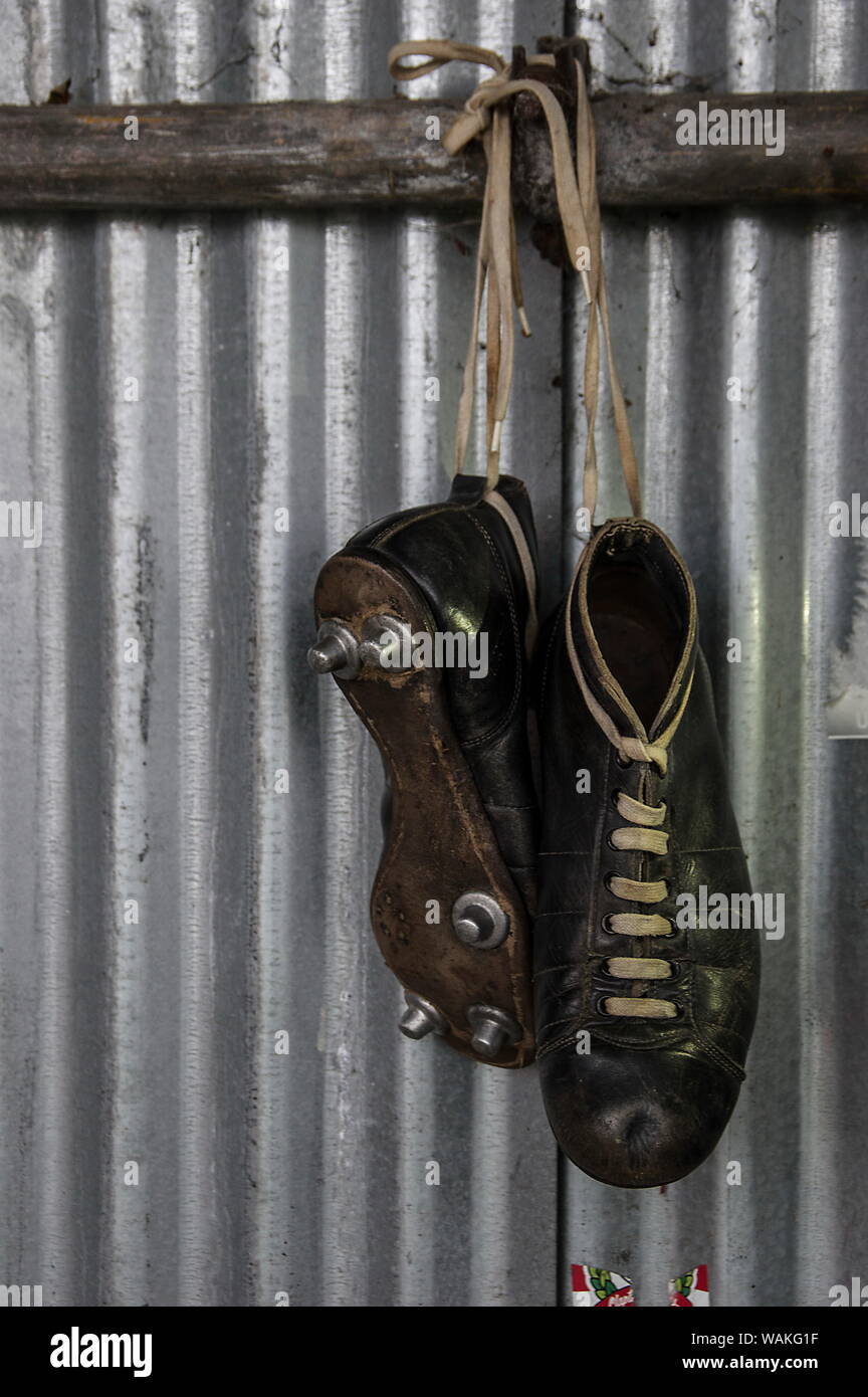 Zapatos de fútbol antiguos e imágenes de resolución - Alamy