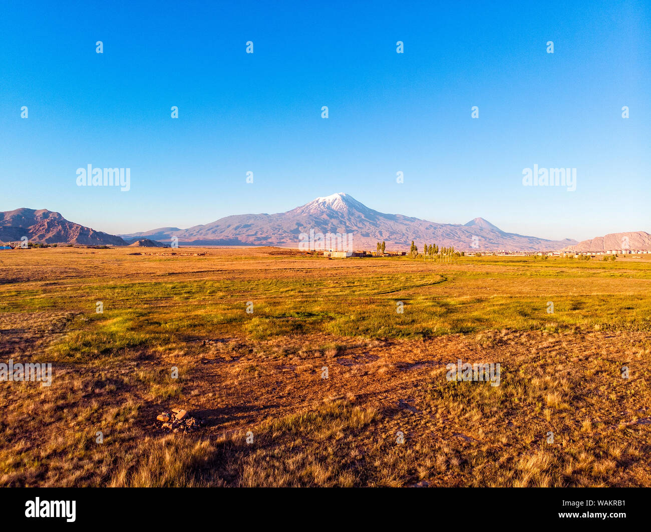 Vista aérea del monte Ararat, Agri Dagi. La montaña más alta de Turquía en la frontera entre la región de Agri y Igdir. Dogubayazit Foto de stock