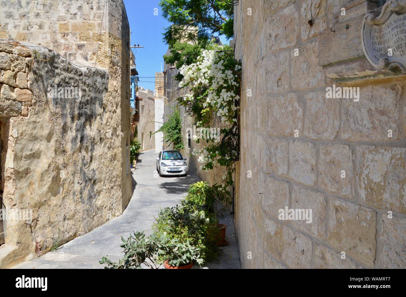 Mdina y Rabat callejuelas pintorescas y calles con los turistas y pintorescas en malta Foto de stock