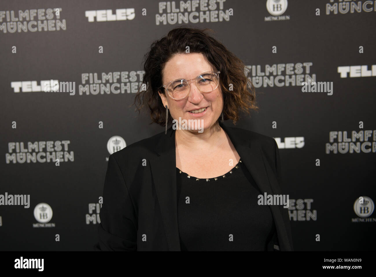 Director Sophie Hyde visto antes de la proyección de su película animales en el Filmfest München 2019 Foto de stock
