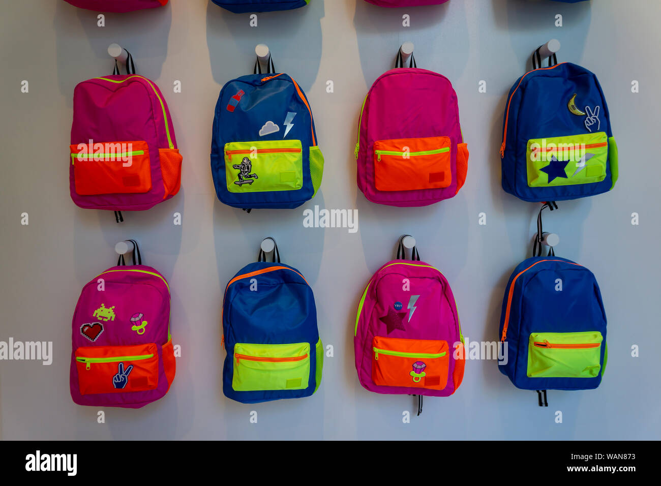 Una selección mochilas en la Children's Online cohetes de formidable emergente del ladrillo-y-mortero tienda en el Flatiron de Nueva York el sábado, 10 de agosto de 2019, justo a tiempo